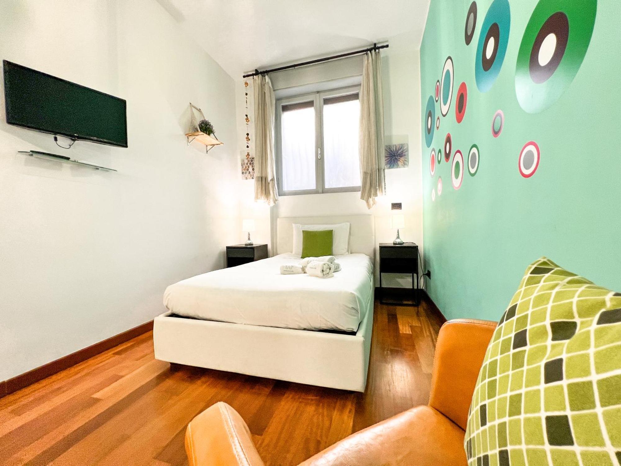 Unique House - 3 Bedrooms & 2 Bathrooms With 4 Beds - 100 Meters To The Metro A Roma Dış mekan fotoğraf