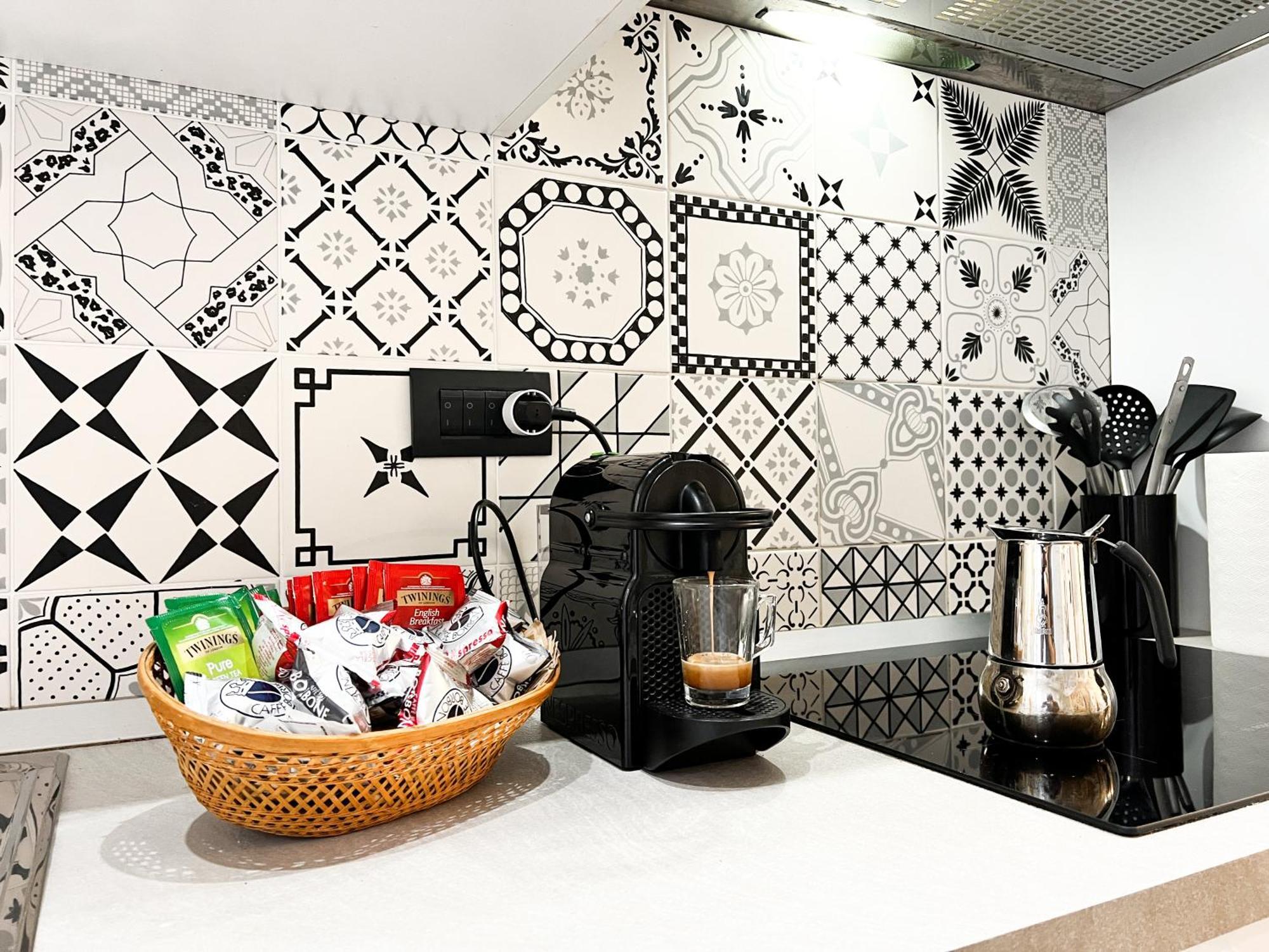 Unique House - 3 Bedrooms & 2 Bathrooms With 4 Beds - 100 Meters To The Metro A Roma Dış mekan fotoğraf